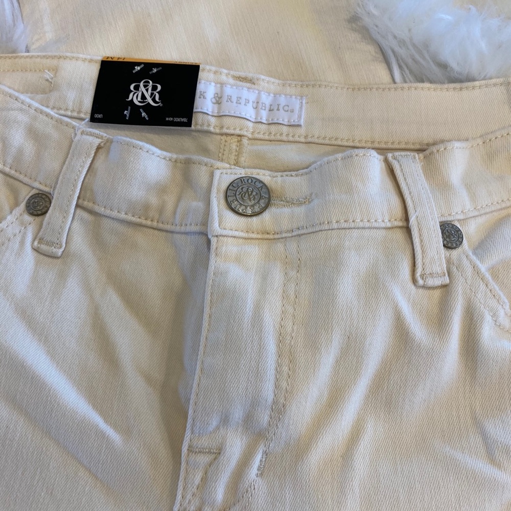 Rock & Republic Cream Wash Distressed Skinny Jeans - Picture 9 of 16